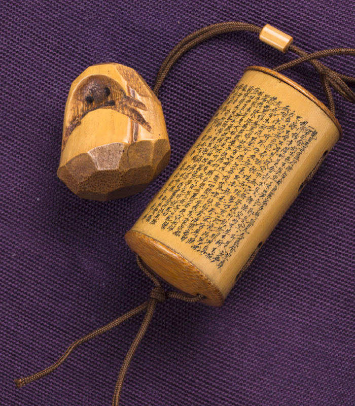 仁丹入れ「観音図・心経」根付ダルマの画像